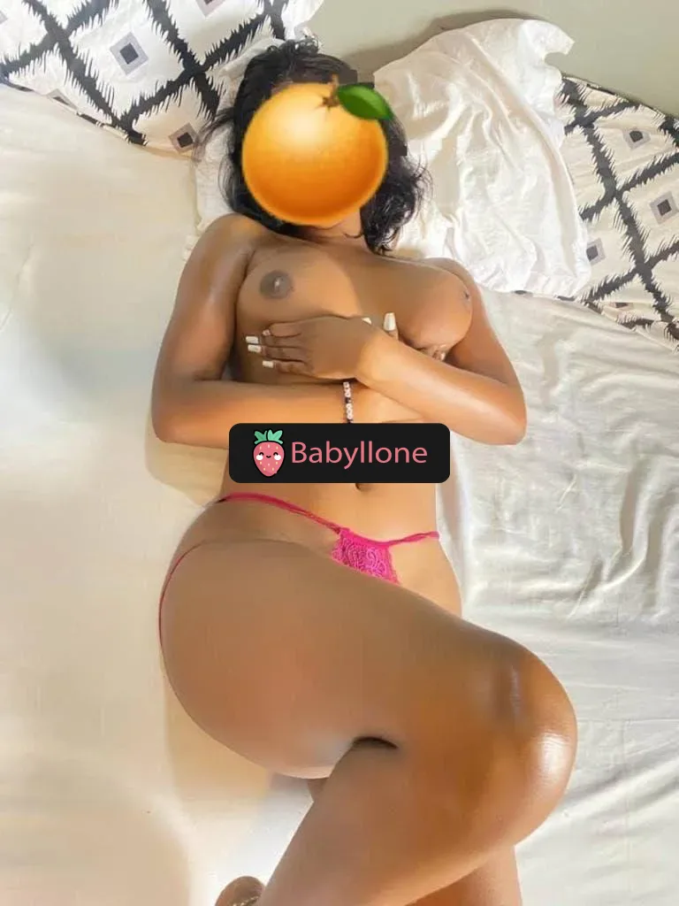 Chatte chaude et sucrée 🥵 disponible à gonzague 🍆🍆